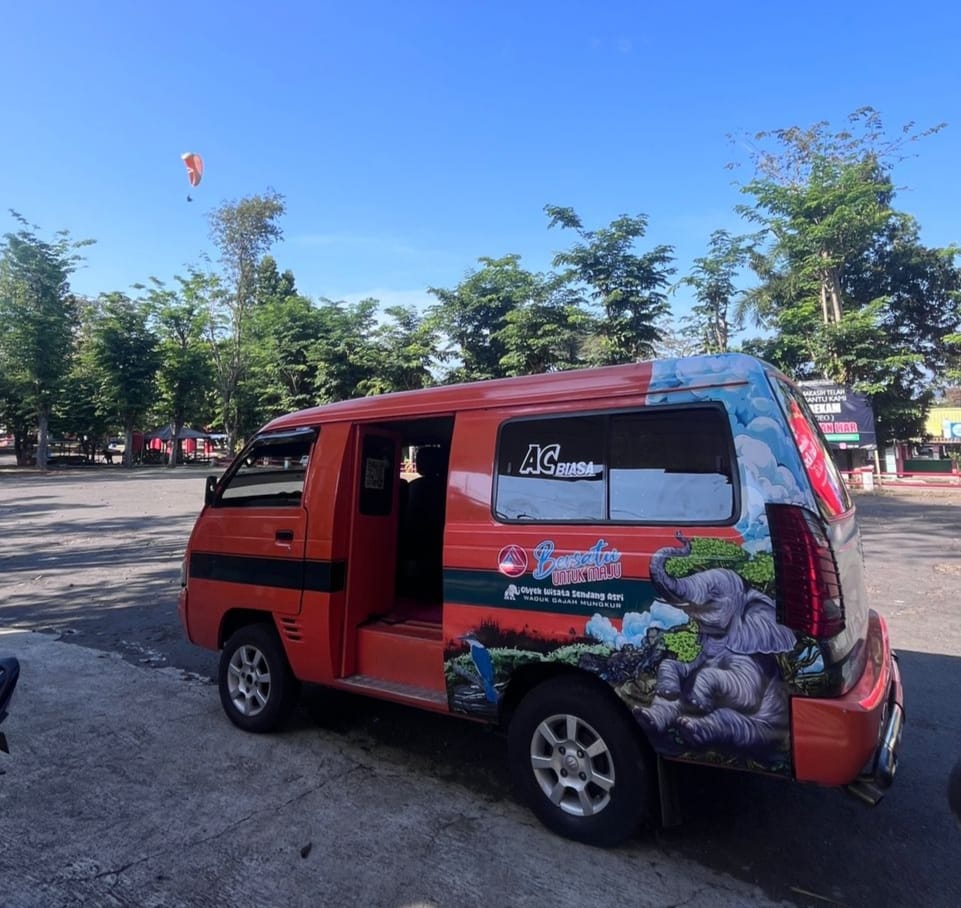 Angkot trayek Wonogiri-Sendang.  Seluruh pegawai di lingkungan Setda Wonogiri diimbau naik transportasi umum setiap tanggal 17.