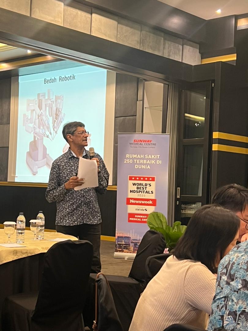 Dr Murali Sundram Mikaail Bin Abdullah beri paparan pada program Bincang Sehat bertajuk