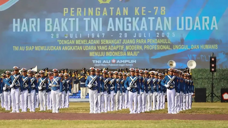 Sejarah Hari Bakti TNI AU 29 Juli 1947, tema peringatan ke-78 tahun 2025, serta link download logo dan twibbon terbaru.