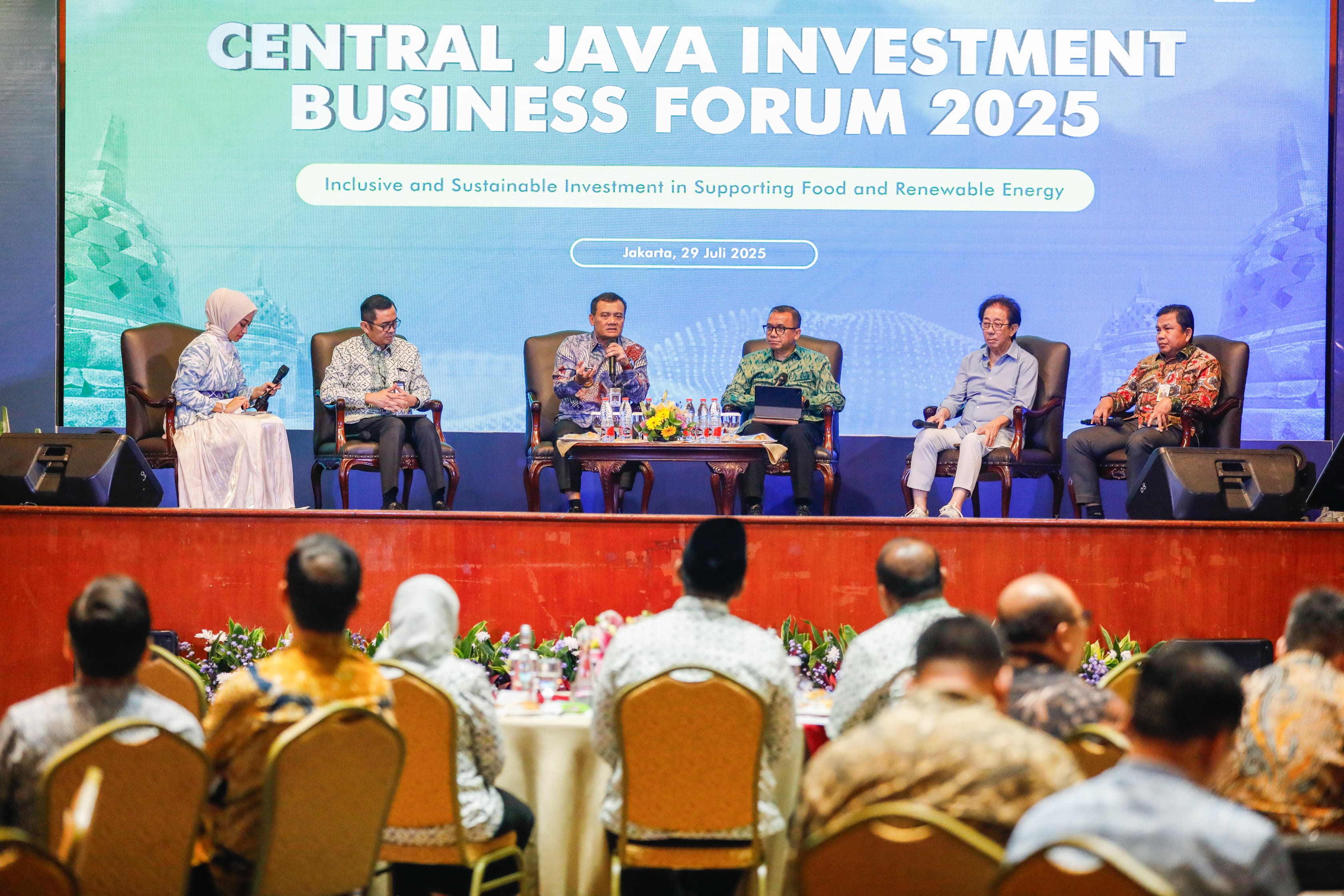 Gubernur Jateng Ahmad Luthfi beri paparan pada Central Java Investment Business Forum (CJIBF) 2025 yang digelar di Hotel Bidakara Jakarta, Selasa (29/7/2025).