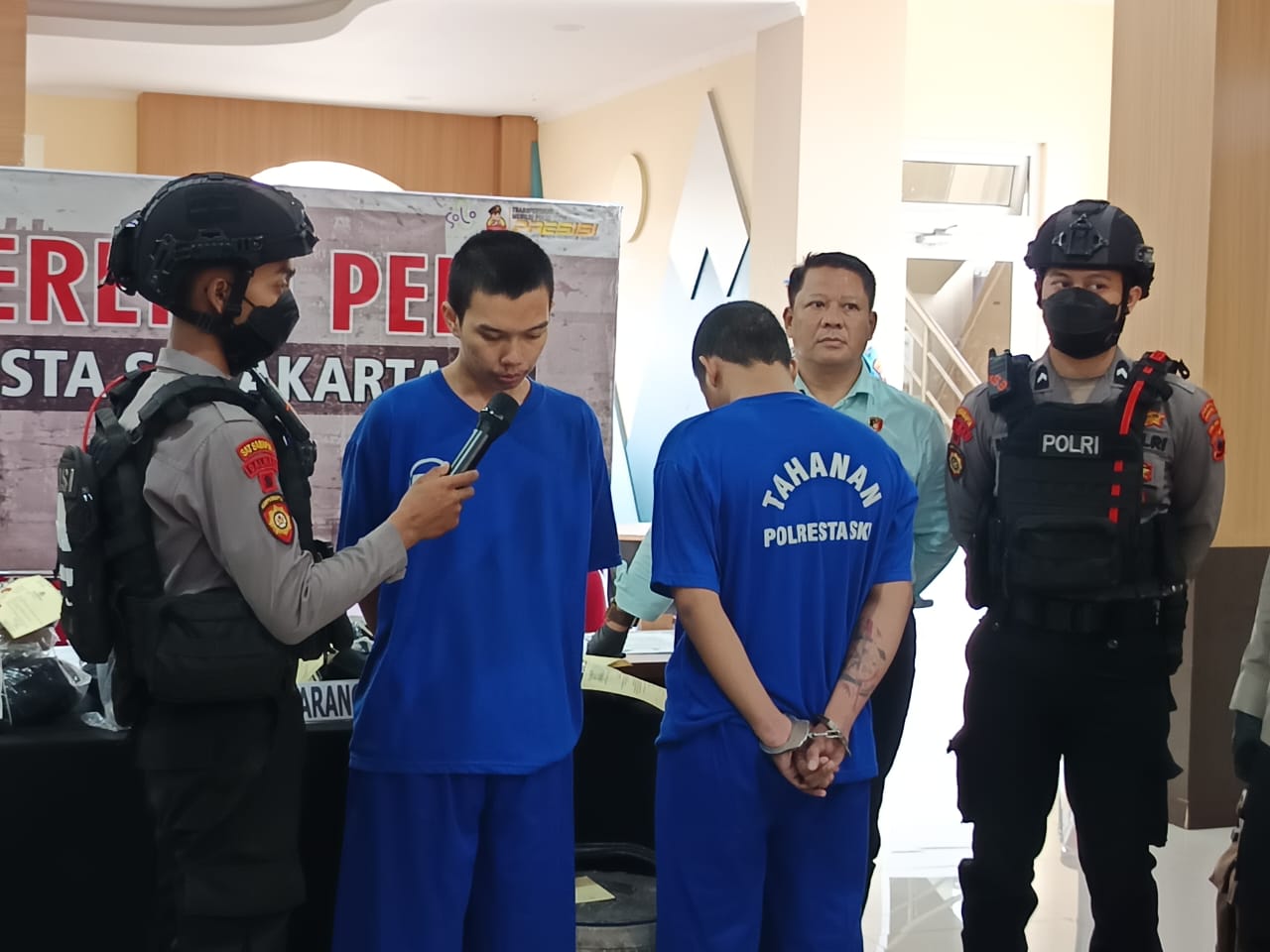 MERESAHKAN: Pelaku penjambretan diamankan Polresta Solo.