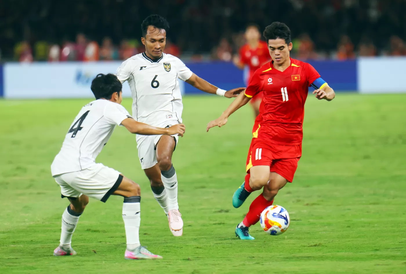 Timnas Indonesia kalah 0-1 dari Vietnam di final AFF U-23 2025. Vietnam cetak hat-trick gelar, Rully Nere beri kritik pedas.