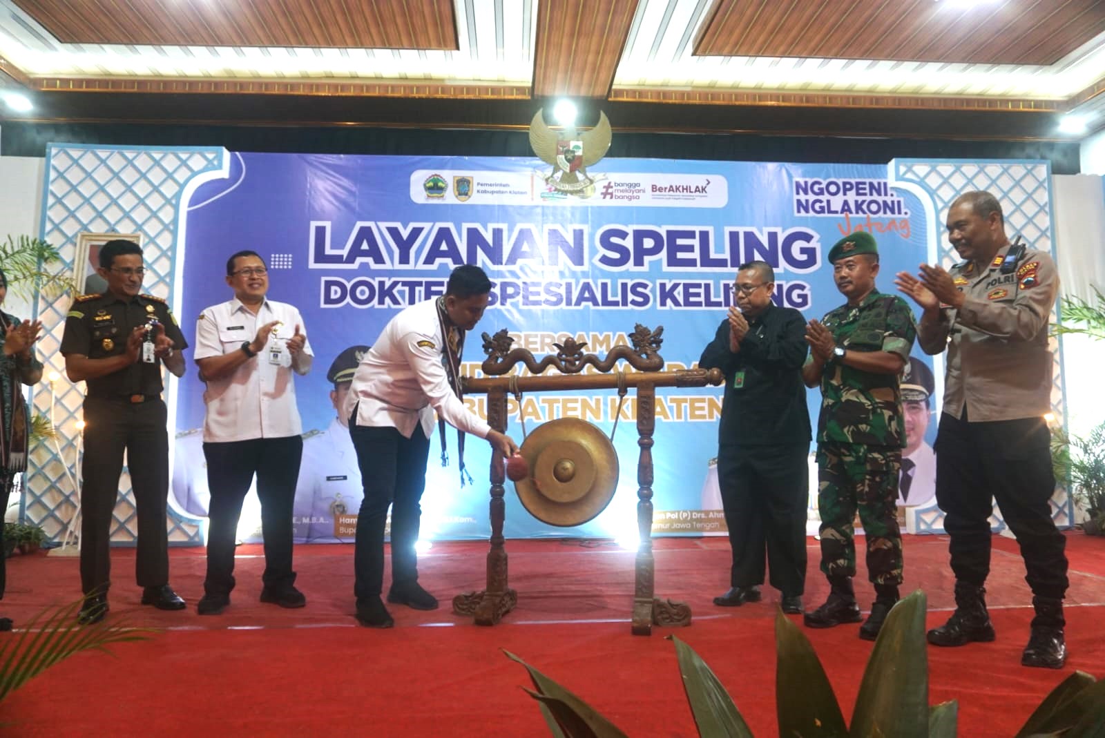 Bupati Klaten Hamenang Wajar Ismoyo saat meluncurkan progam spelling di Gedung Ganesha Desa Sukorejo, Kecamatan Wedi, Klaten, Rabu (30/7/2025).