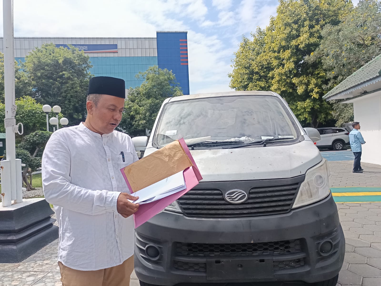 Mobil Esemka seri Bima yang dibeli penggugat lewat pasar daring karena pabrik Esemka disebut tidak ada perakitan maupun penjualan mobil.