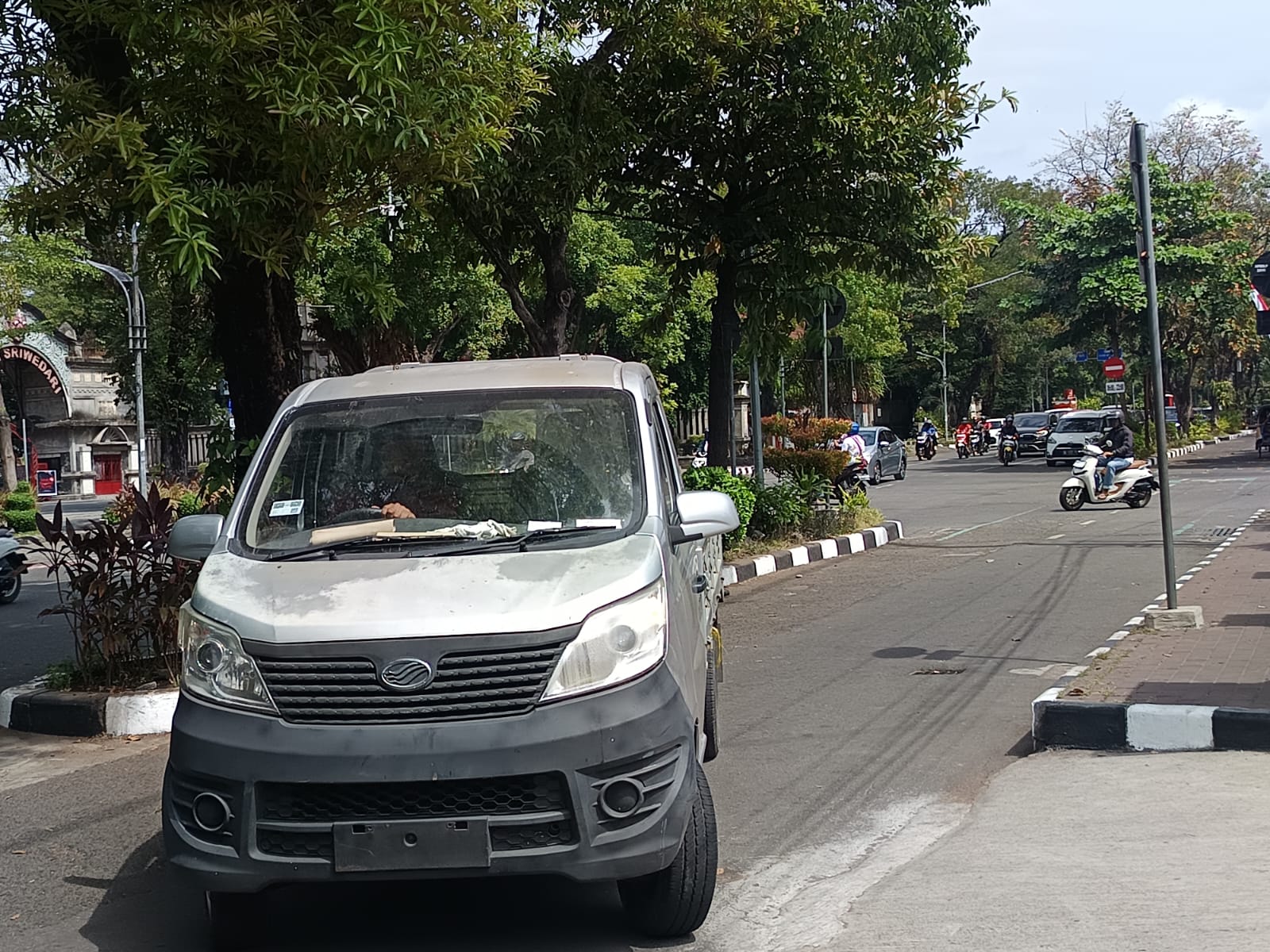 Mobil Esemka Bima yang dibeli penggugat dan dibawa ke persidangan di PN Solo, Rabu (30/7/2025).