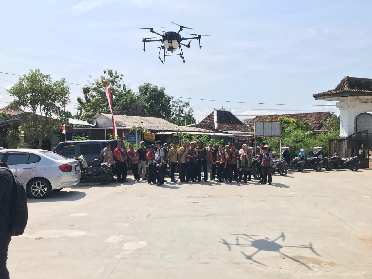 Puluhan peserta dari 12 kecamatan mengikuti pelatihan mengendalikan drone di Balai Benih Padi, Desa Lawu, Kecamatan Nguter, Kamis (31/7).