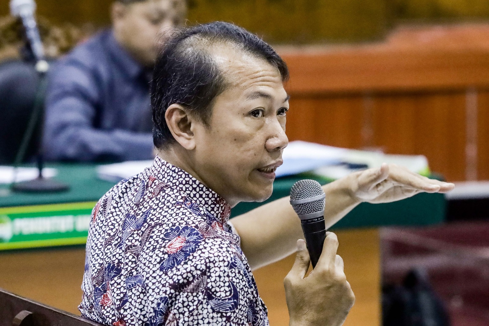 Pakar akuntansi Unair, Zaenal Fanani menjadi ahli dalam sidang di Pengadilan Niaga Surabaya kemarin (31/7).