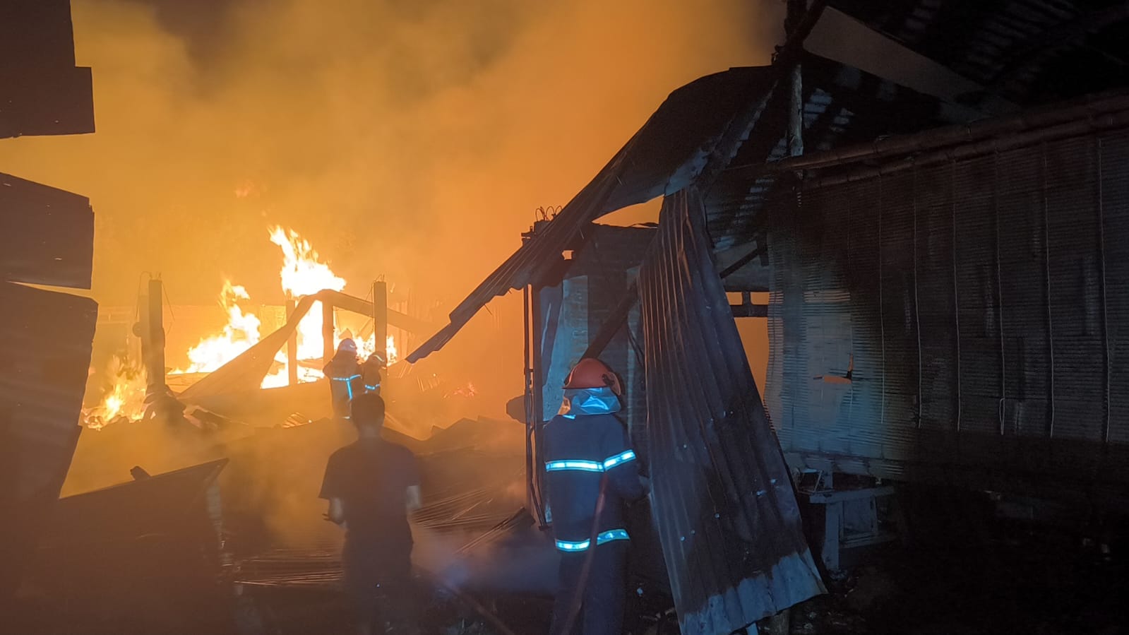 Tempat usaha mebel kayu dan kerajinan akar bambu di Desa Jambukulon, Kecamatan Ceper yang dilalap api