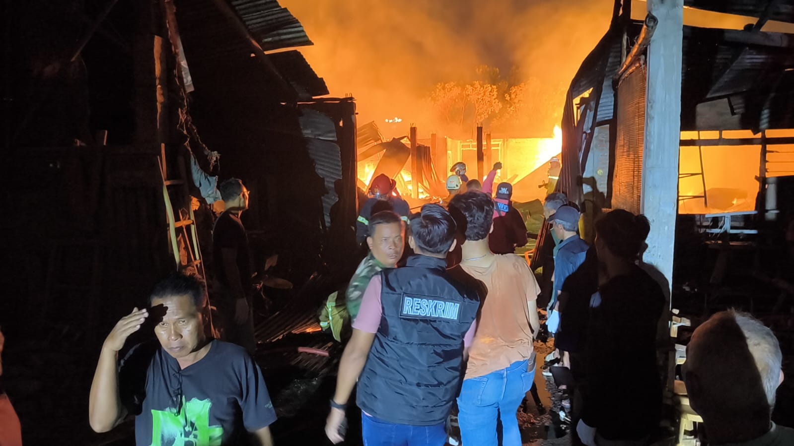 Tempat usaha mebel kayu dan kerajinan akar bambu di Desa Jambukulon, Kecamatan Ceper yang dilalap api