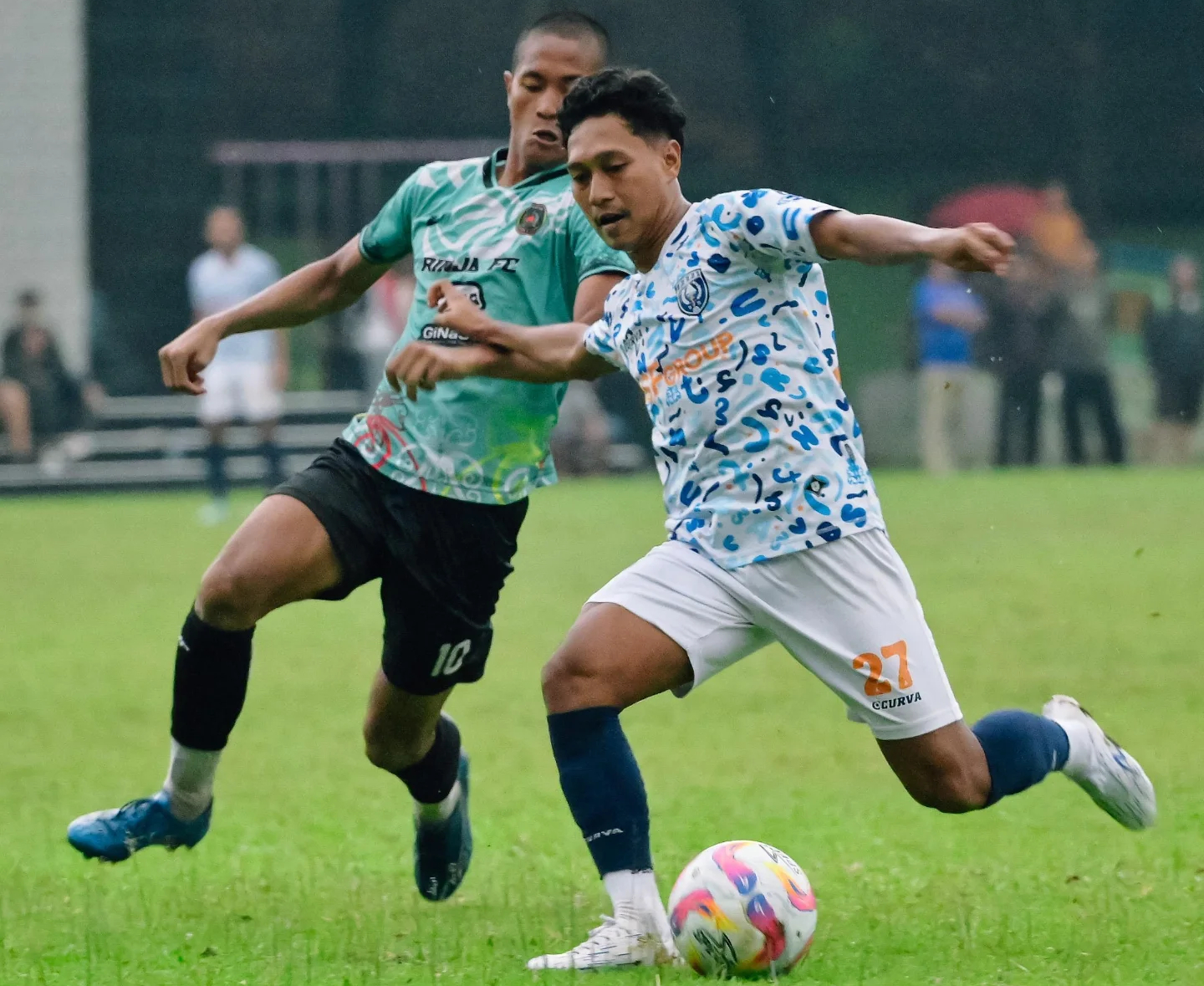 UNJUK GIGI: PSPS Pekanbaru jalani uji coba melawan Sriwijaya FC, belum lama ini.