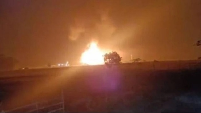 Ledakan sumur gas Pertamina Subang terjadi Selasa pagi. Dua pekerja luka bakar, api berhasil dipadamkan. Polisi dan TNI amankan lokasi.