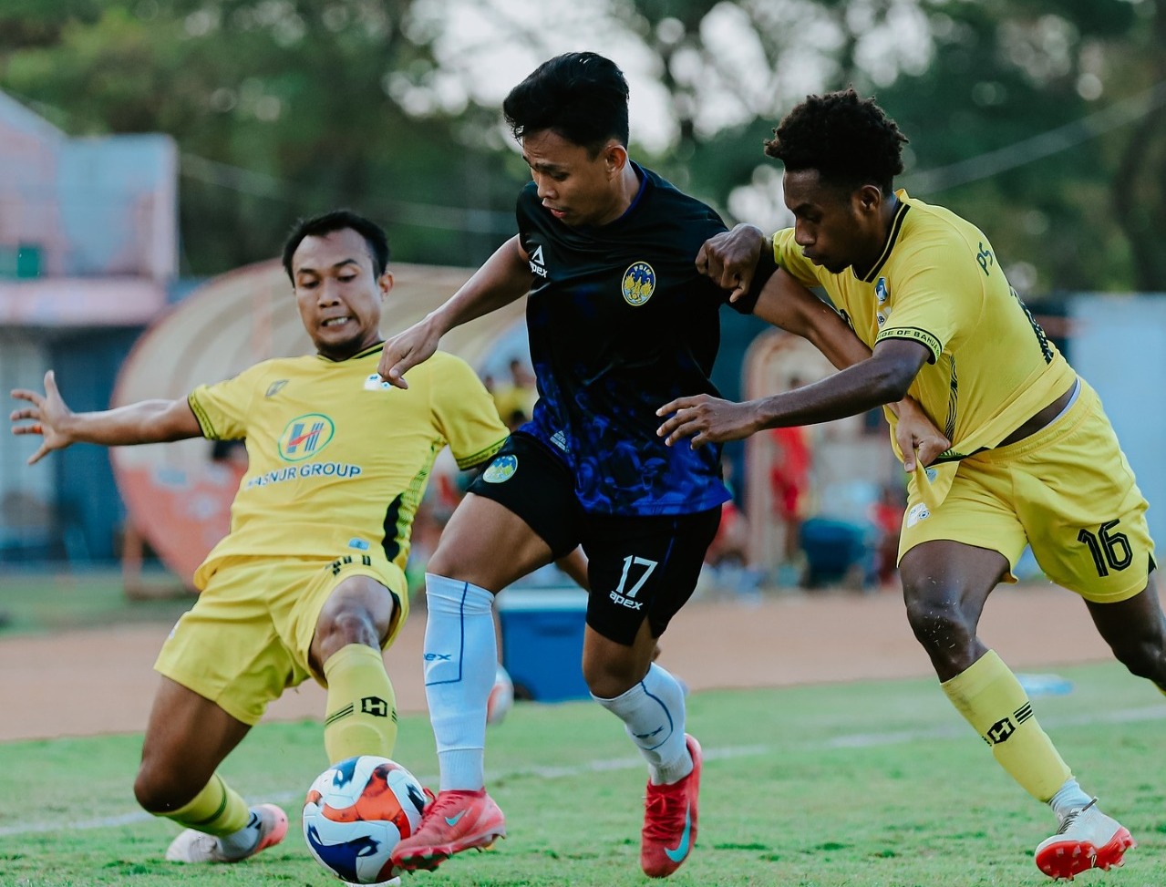 PEMANASAN: PSIM Jogja jalani uji coba dengan Barito Putera, belum lama ini.  &nbsp;