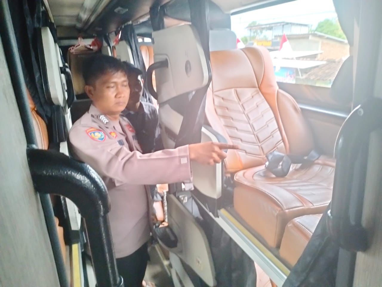 Tempat duduk penumpang yang tiba-tiba meninggal dunia saat bus sedang beristirahat di Karanggede, Boyolali, Selasa (5/8/2025).