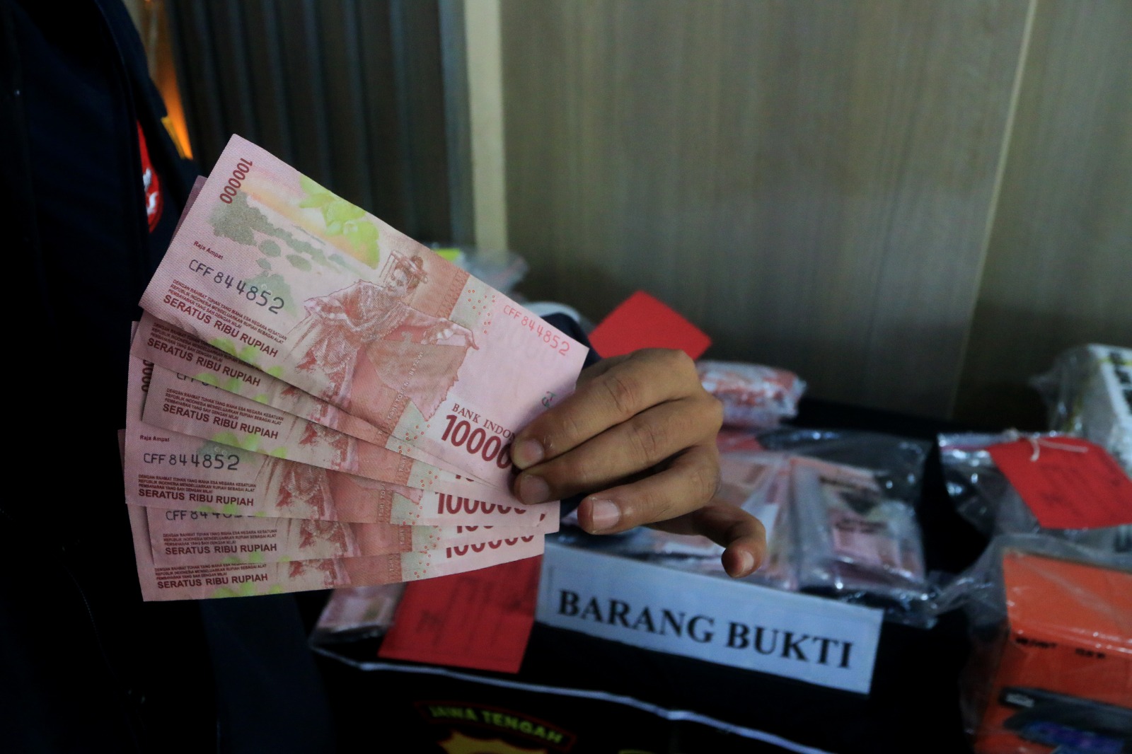 Barang bukti uang palsu yang disita Polda Jateng, Selasa (5/8/2025).