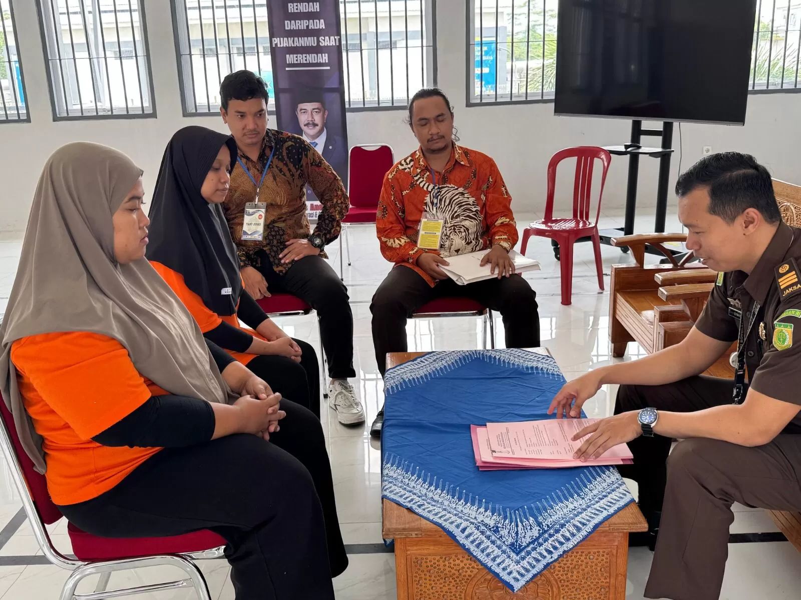 Terdakwa Putri Ajeng Sri Purwanti dan Kurniavi Viska Rokhmiyati menerima vonis yang berbeda dari majelis hakim.
