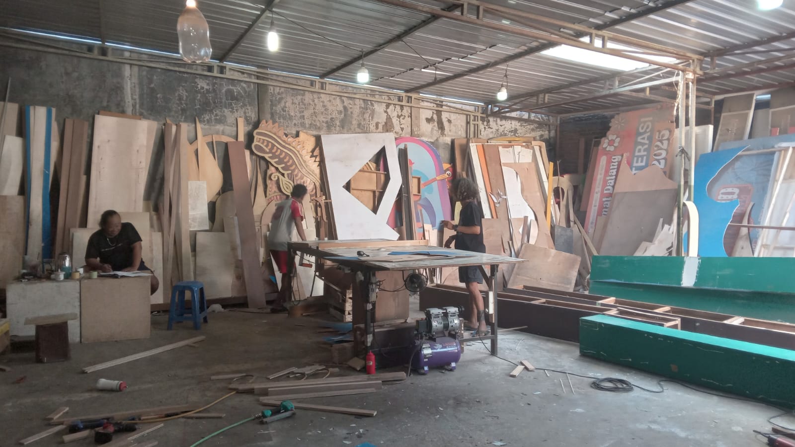 Workshop mobil hias di Kampung Mojo Tegalan, Kelurahan Joho, Kecamatan Sukoharjo, Rabu (6/8).