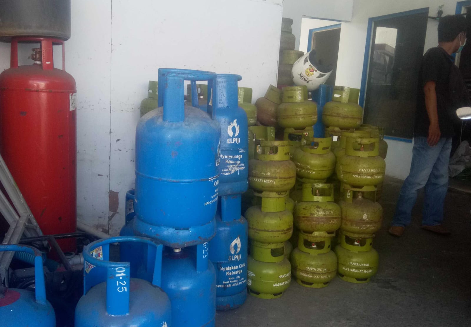 Salah satu pangkalan gas LPG 3 Kg di Kabupaten Sragen. (Ahmad Khairudin/Radar Solo)