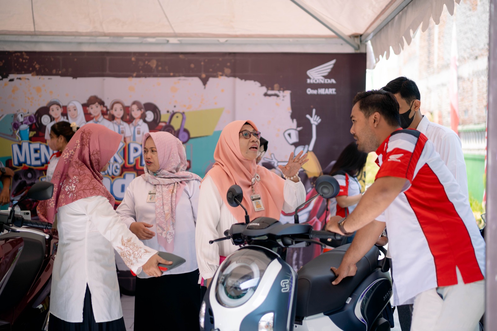 Service Kunjung menjadi salah satu fasilitas menarik saat Mendadak Pensi di 10 SMA/K Surakarta.