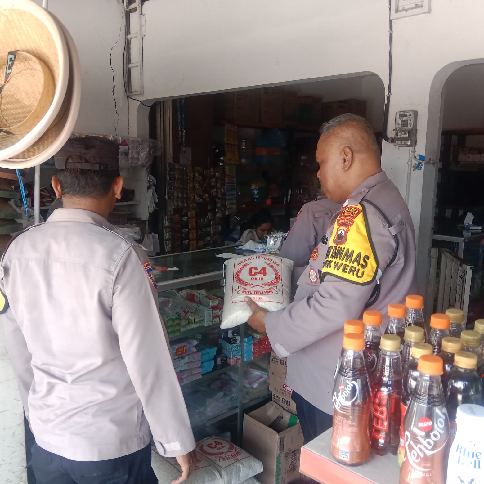 Razia beras oplosan oleh jajaran Polsek Weru, belum lama ini.