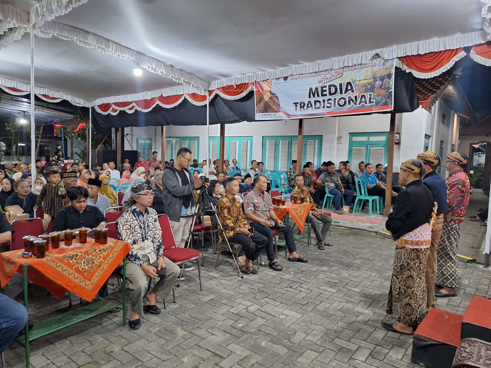 Ketua DPRD Jateng Sumanto bertekad mementaskan lakon wayang kulit secara berurutan, dari awal sampai akhir.