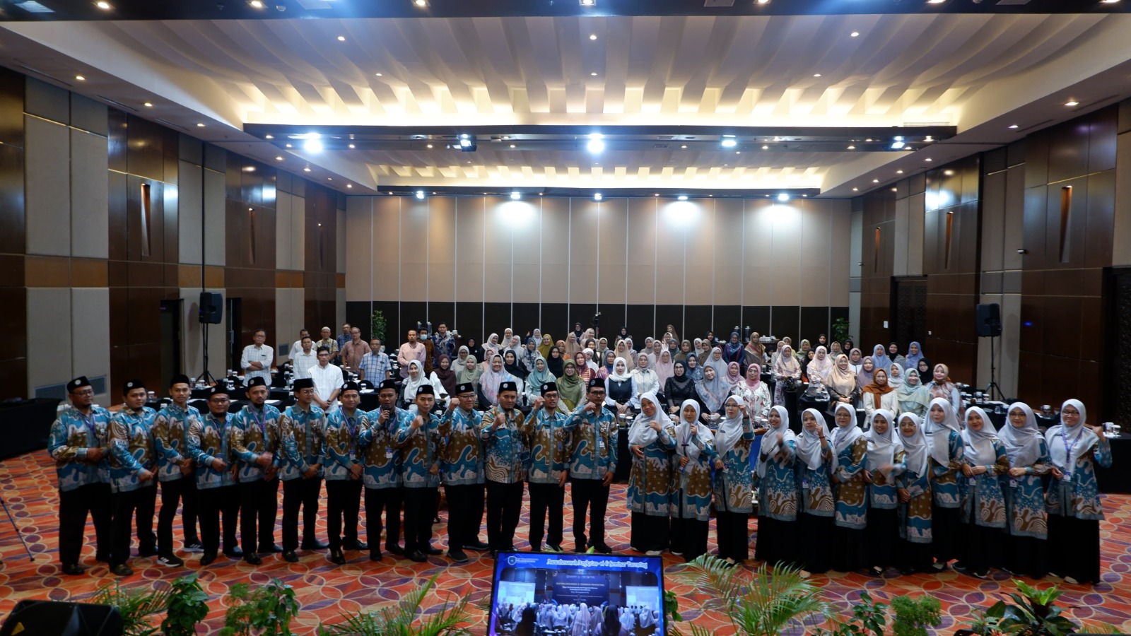 SMP Muhammadiyah Program Khusus Kottabarat Surakarta menggelar Awalussanah dan Seminar Parenting di Ballroom Hotel The Alana Solo, Sabtu (2/8/2025).