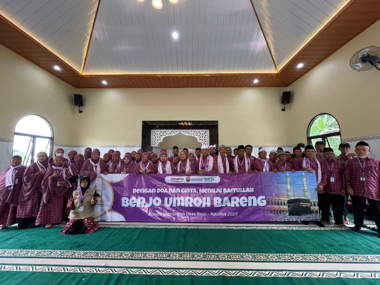Sebanyak 48 warga Desa Berjo, Kecamatan Ngargoyoso, Kabupaten Karanganyar, berangkat umrah bersama PT Amanu.