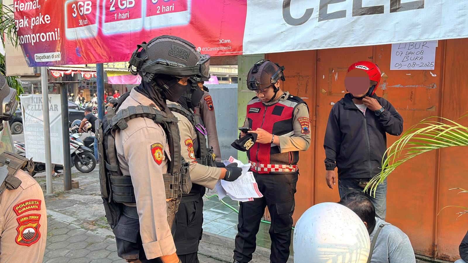 Tim Sparta Polresta Solo saat mengamankan pelaku premanisme berkedok debt collector.