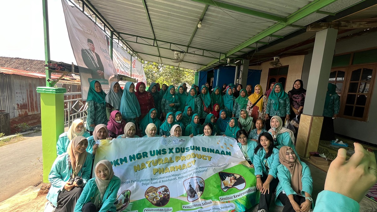 Tim Riset Natural Product Pharmacy Prodi S-1 Farmasi Fakultas MIPA UNS gelar pengabdian di lingkungan RW 30, Dusun Randusari, Kelurahan Mojosongo, Kota Surakarta.