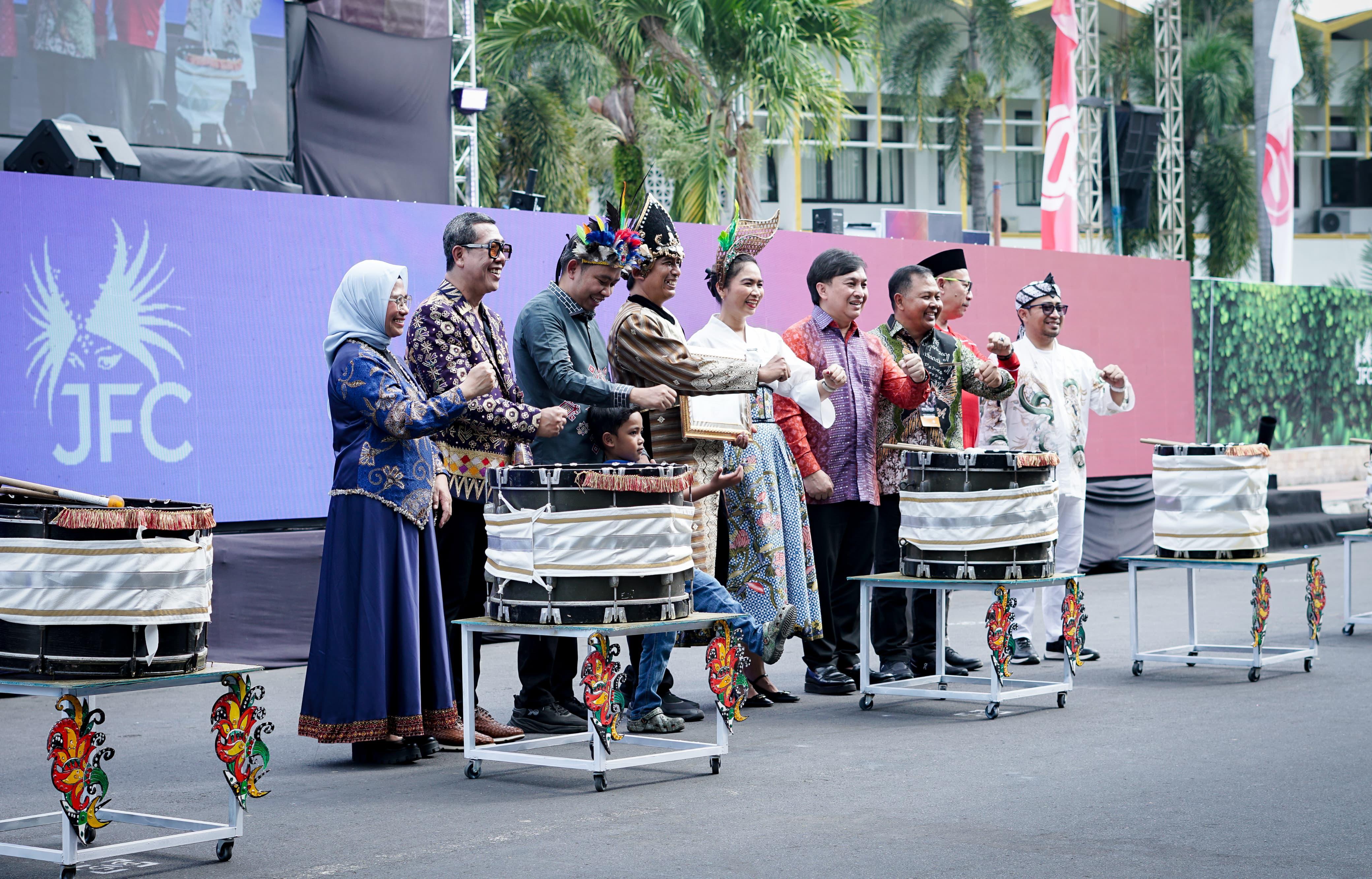 JFC telah berevolusi dari sebuah ajang lokal menjadi fenomena budaya internasional yang mempertemukan kekayaan budaya masa lalu dengan inovasi masa kini.