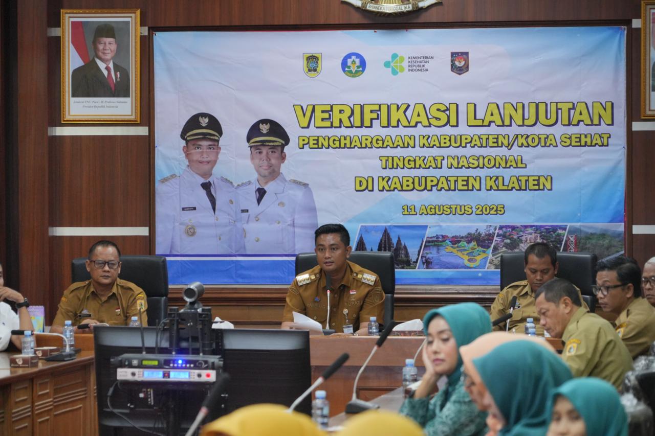 Bupati Klaten Hamenang Wajar Ismoyo saat mengikuti verikasi lanjutan Kabupaten/Kota Sehat (KKS) di Ruang Rapat Utama Gedung B Setda Klaten. (Dokumentasi Diskominfo Klaten)