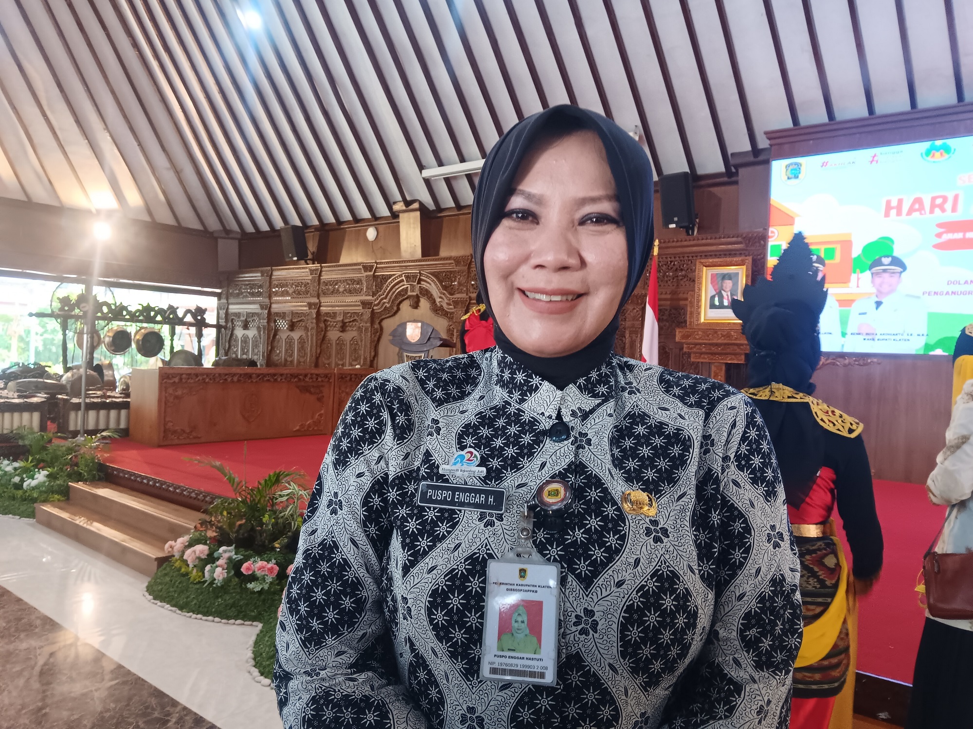 Kepala Dissos dan P3APPKB Klaten Puspo Enggar Hastuti. (Angga Purenda/Radar Solo)