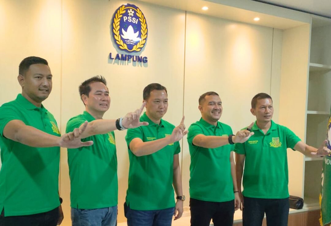 REBRANDING: Manajemen tim Nusantara Lampung FC saat jumpa pers di kantor PSSI Lampung, belum lama ini.