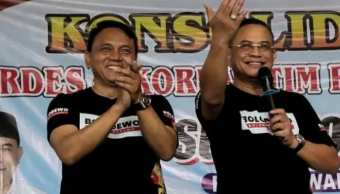 Bupati Pati Sudewo (kanan) dan Wakil Bupati Pati Risma Ardhi Chandra dalam acara konsolidasi di Desa Plaosan Payak, Cluwak.