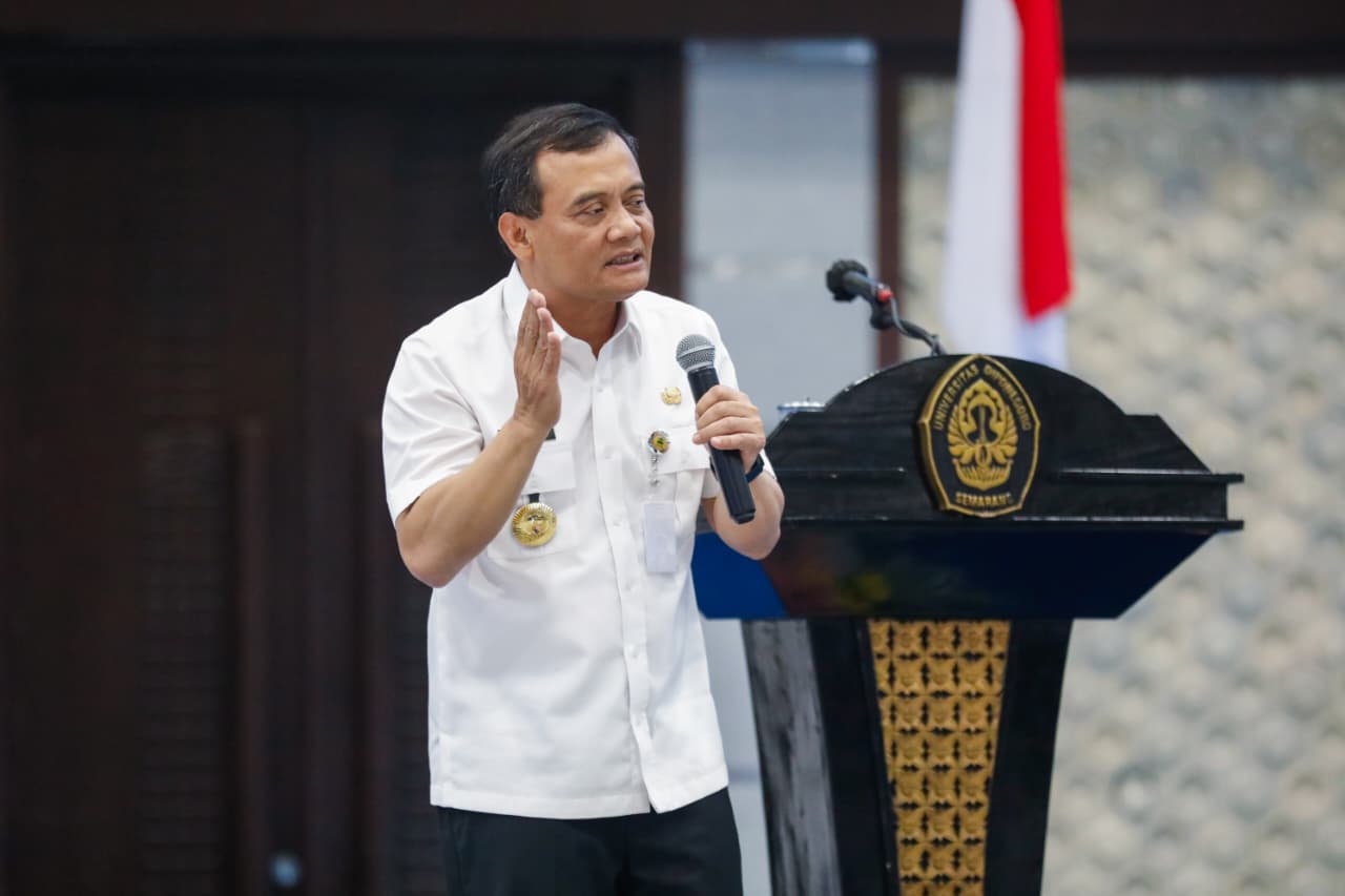 Gubernur Luthi beri paparan di Universitas Diponegoro Semarang, Jumat (13/8/2025).