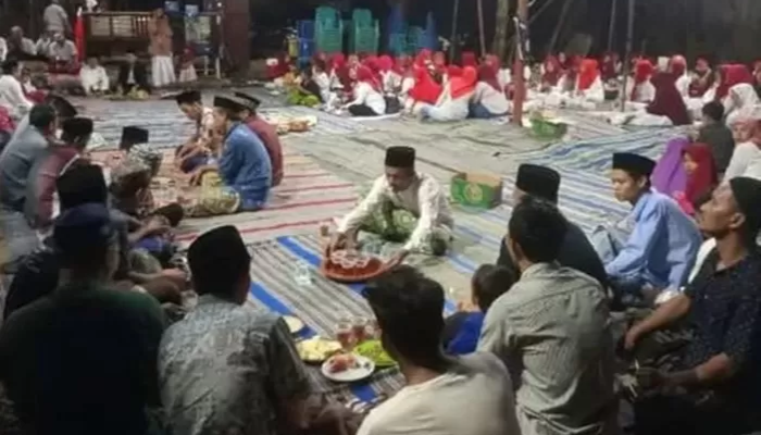 Ilustrasi malam tirakatan 17 Agustus.