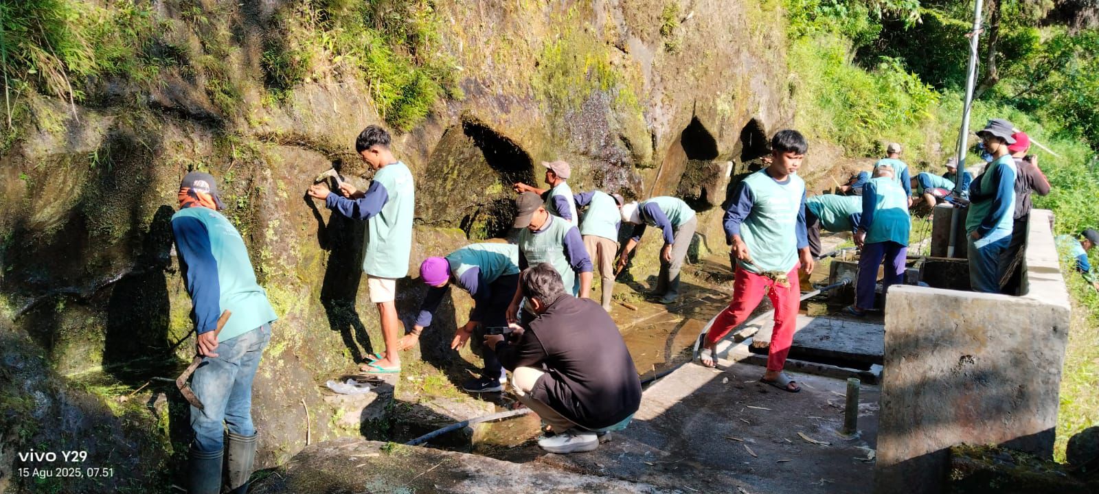 Warga Dukuh Gondang, Desa Cluntang, Kecamatan Musuk, Boyolali menggelar tradisi Metri Tuk untuk menjaga kelestarian sumber mata air.