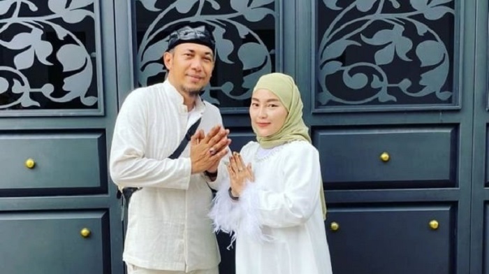 Aji Darmaji adalah suami dari mendiang Mpok Alpa yang jarang tampil di publik. Cek profil dan perannya di balik kesuksesan sang istri.