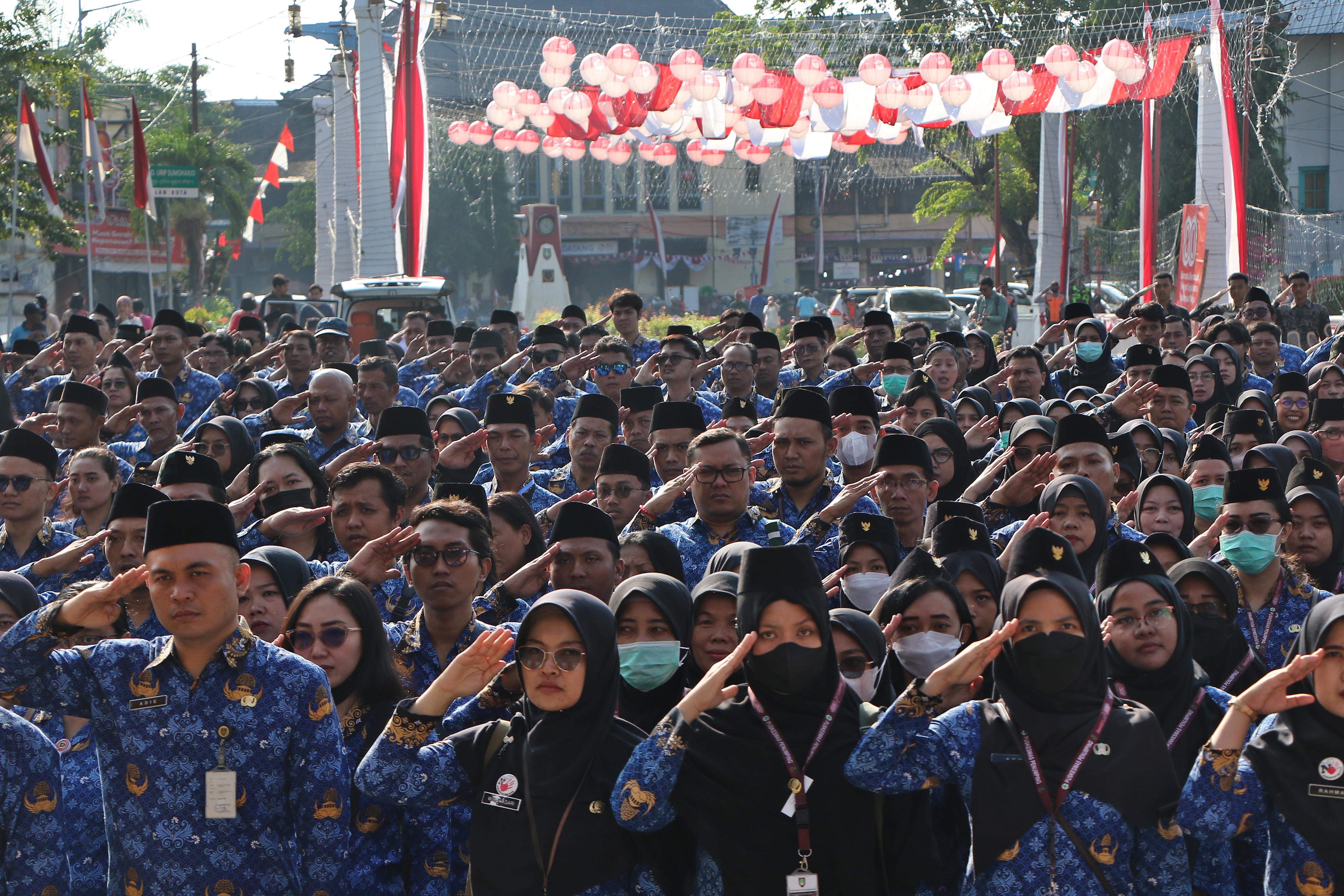 ASN Pemkot Solo ikuti upacara HUT Ke-80 RI di balai kota, Minggu (17/8)