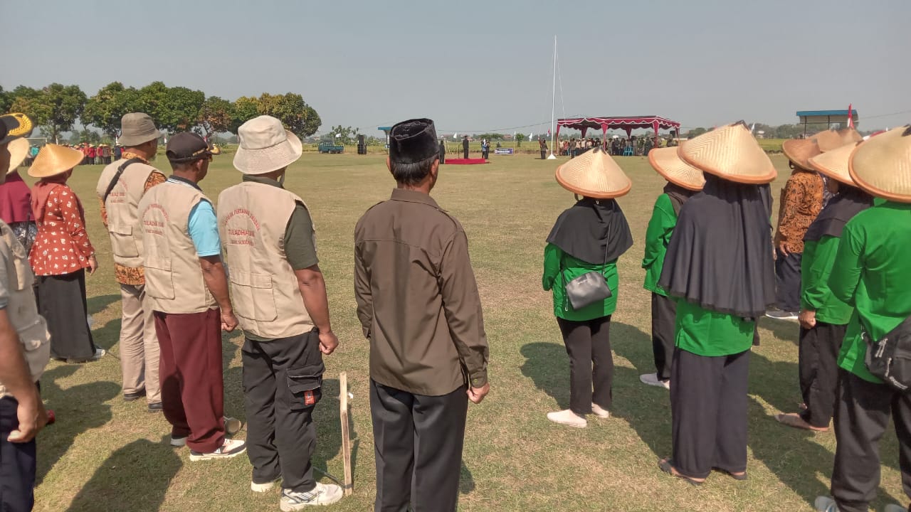 Upacara HUT ke-80 Kemerdekaan RI di lapangan Jati Mulur, Kecamatan Bendosari, Minggu (17/8).