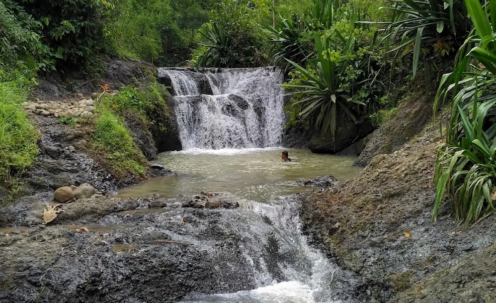 Air Terjun Dung Aron, Surga Tersembunyi di Lereng Jenawi Karanganyar.