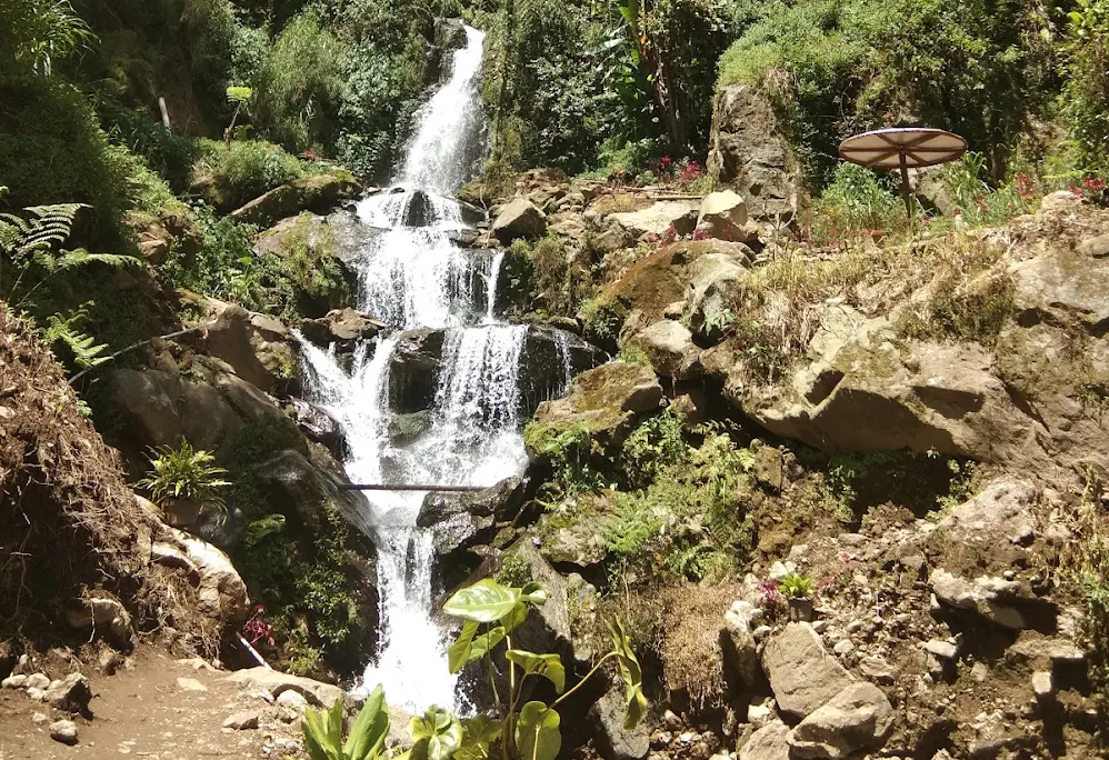 Air Terjun Selo Brodol berada didekat Jalan Raya Tawangmangu&ndash;Sarangan