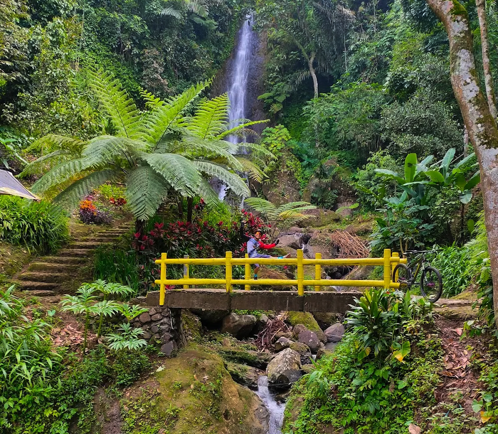 Grojogan Jurang Jero jadi salah satu lokasi wisata di Kabupaten Karanganyar.