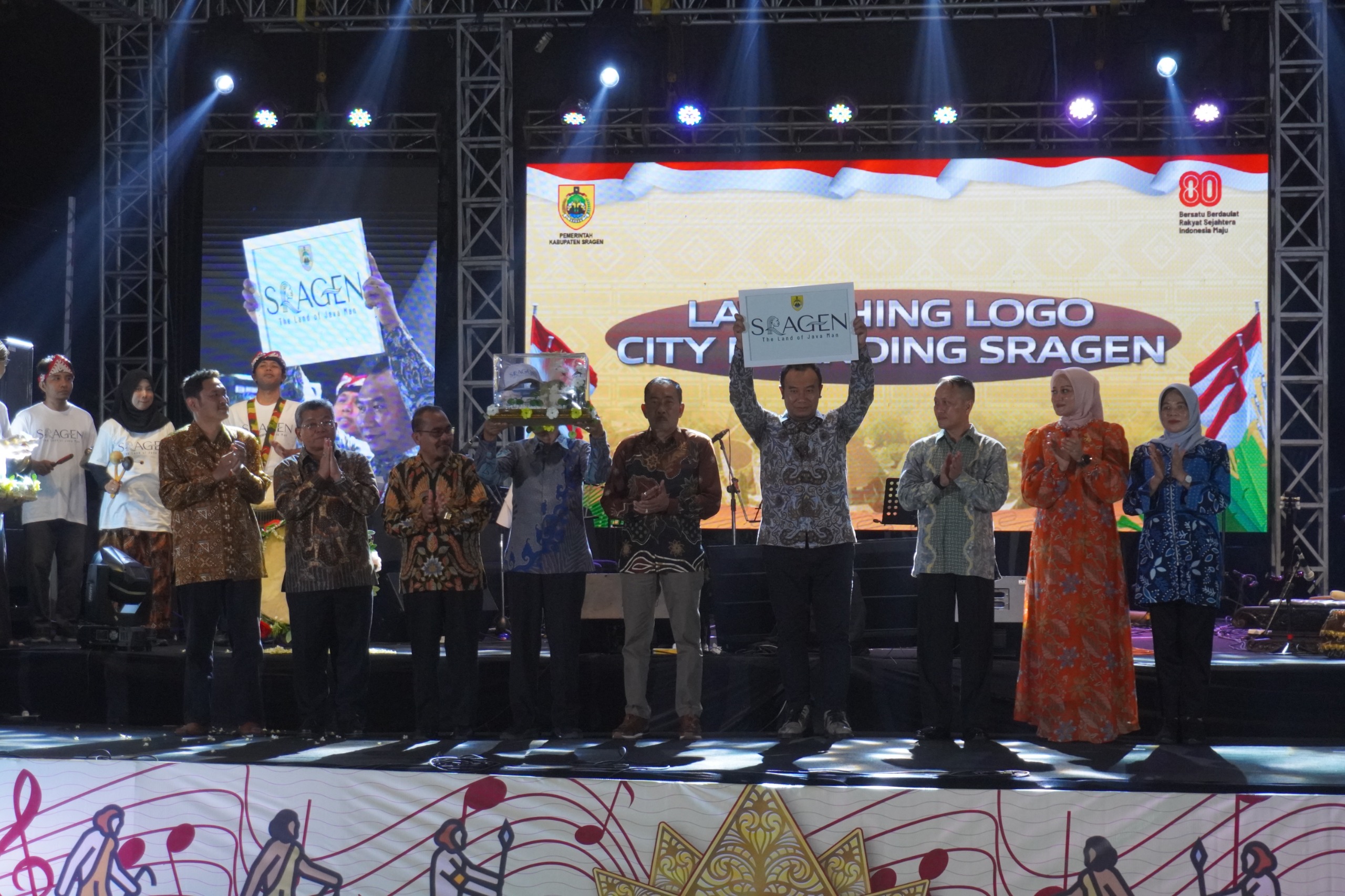 Bupati Sigit Pamungkas launching logo The Land of Java Man. (Ahmad Khairudin/Radar Solo)