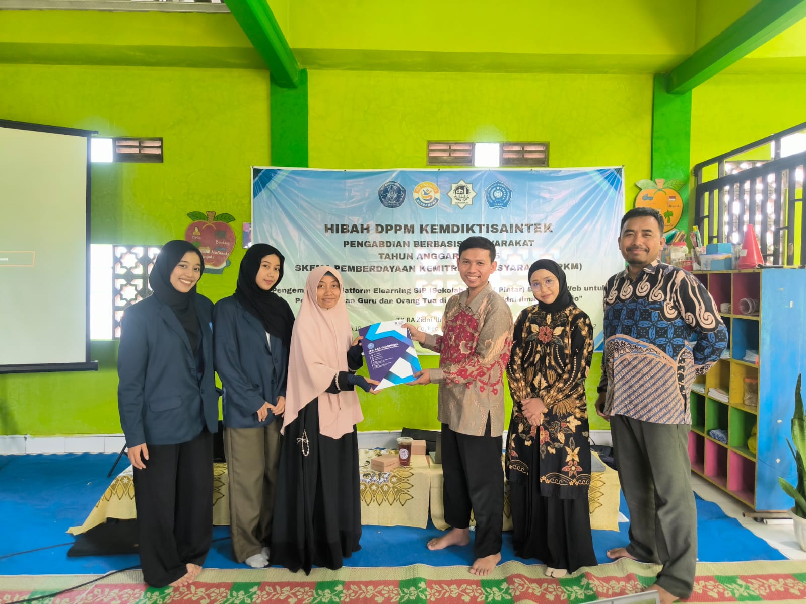 Pengembangan Platform E-learning SIP (Sekolah Inklusif Pintar) Berbasis Web untuk Pemberdayaan Guru dan Orang Tua di Sekolah RA Zidni &lsquo;Ilma Sukoharjo