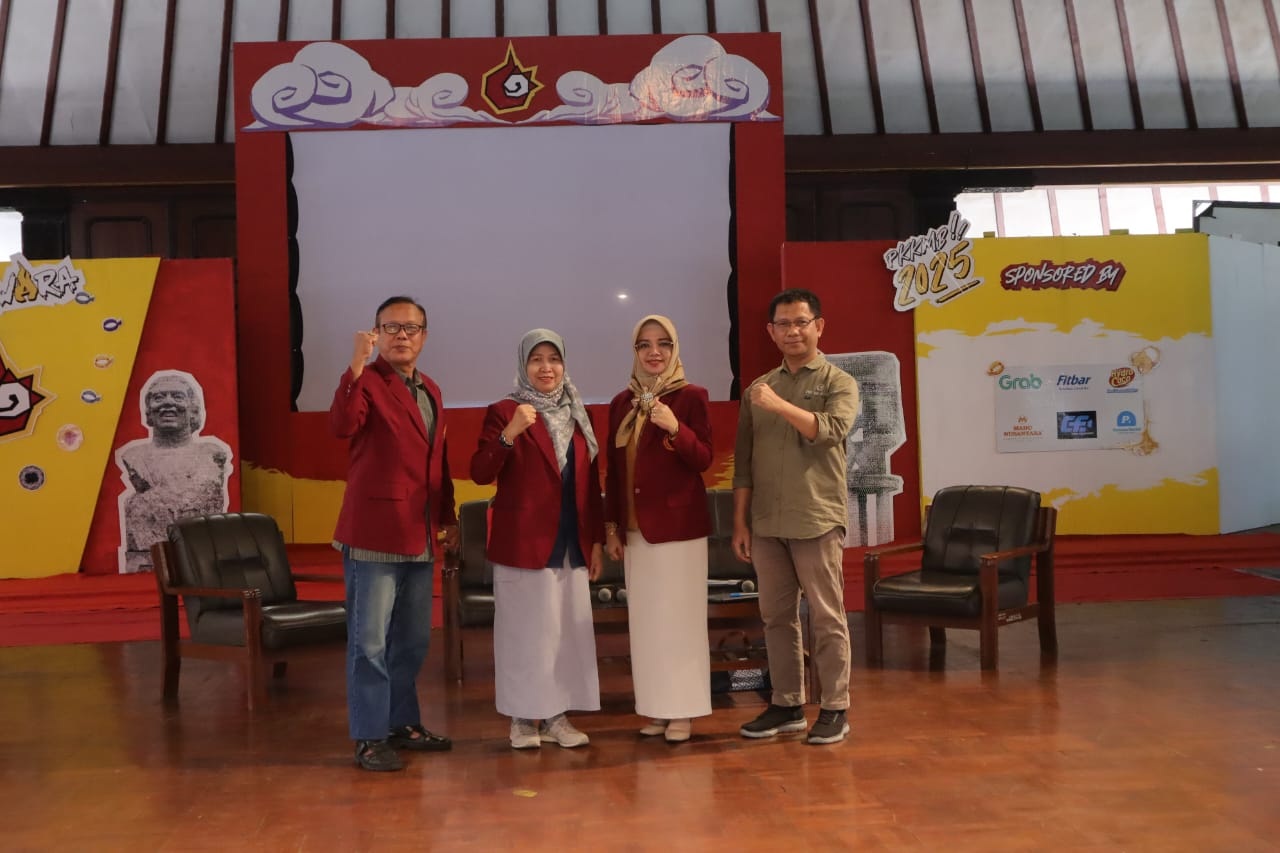 BERSINERGI: Foto kecil: Kiri ke kanan: Wakil Dekan (WD) Bidang Keuangan dan Umum FSP Supriyanto, Dekan FSP Tatik Harpawati, Kabag Umum FSP Indah Widiastuti, dan WD Bidang Akademik.