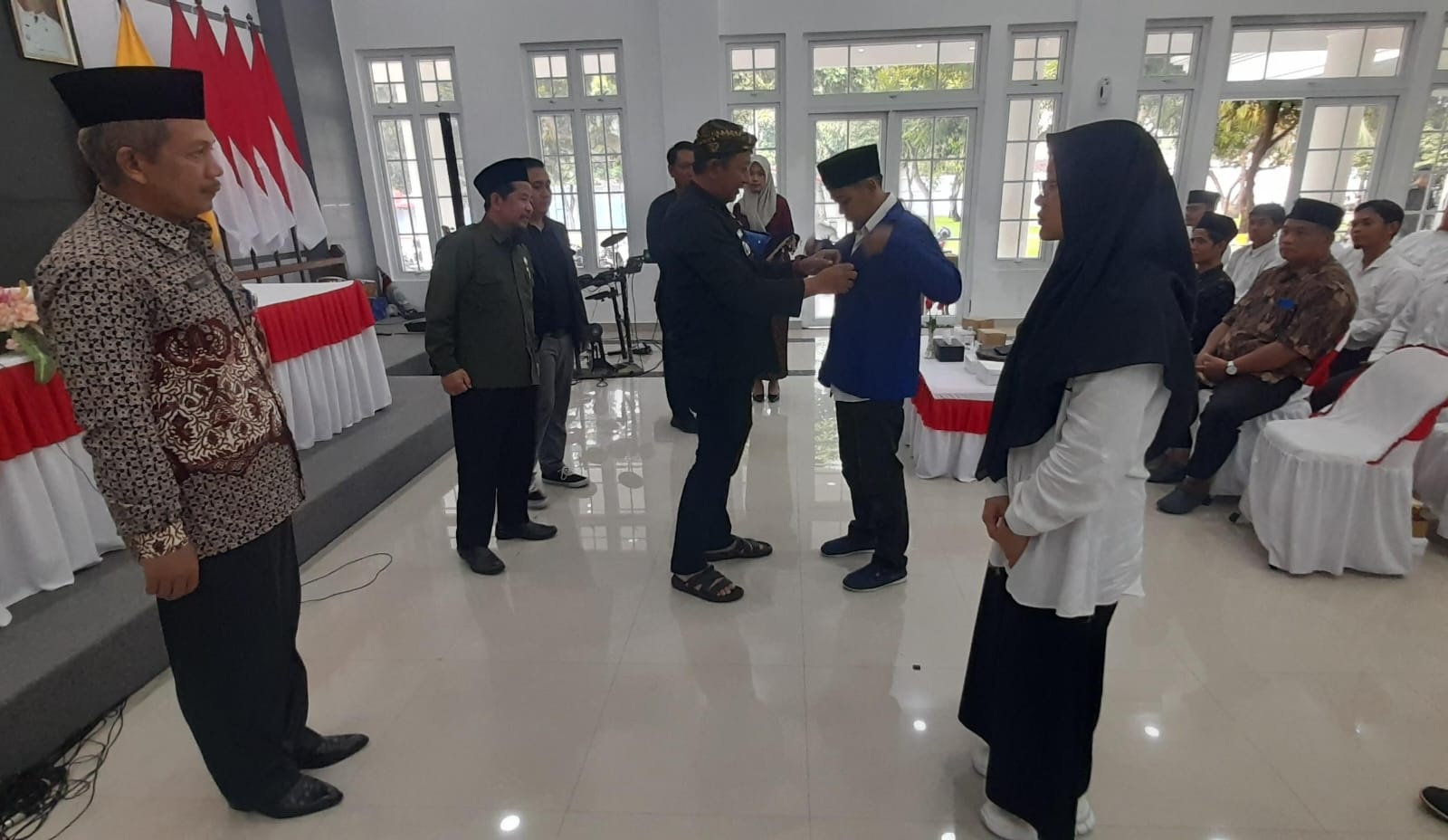 Bupati Karanganyar Rober Christanto buka kegiatan santri preneur. (Rudi Hartono/Radar Solo)