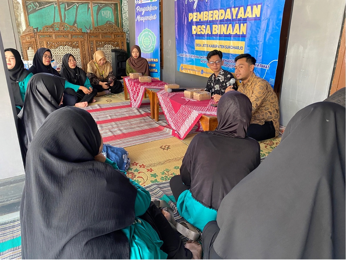 Tim PKM Aiska University Dampingi KWT dan Karang Taruna Desa Jetis dalam Digital Marketing Produk Lokal