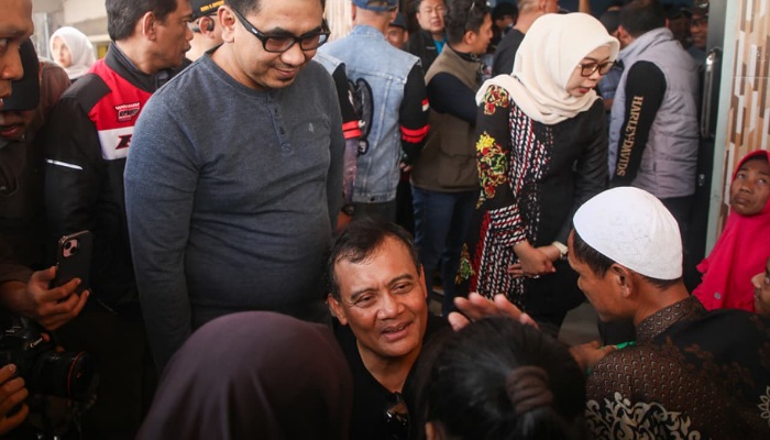 Gubernur Ahmad Luthfi dan Wagub Taj Yasin bersilaturahmi dengan warga terdampak rob Desa Babalan, Kecamatan Wedung, Kabupaten Demak.