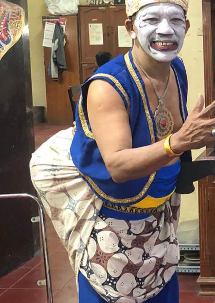 TITALITAS: Zamrut salah seorang seniman wayang orang asal Solo saat hendak perform di Wayang Orang Sriwedari