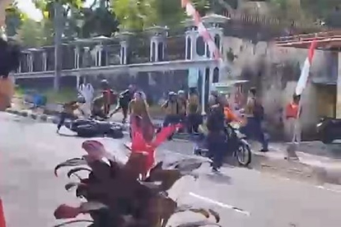 Tawuran antarpelajar di Jalan Merbabu atau tak jauh dari rumah dinas bupati Boyolali, Jumat (22/8/2025).